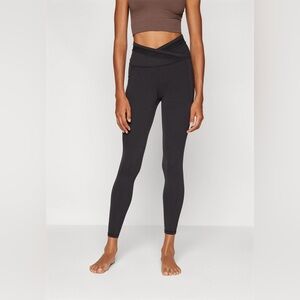 ATHLETA SALUTATION MESH STASH CROSSOVER 7/8 TIGHT